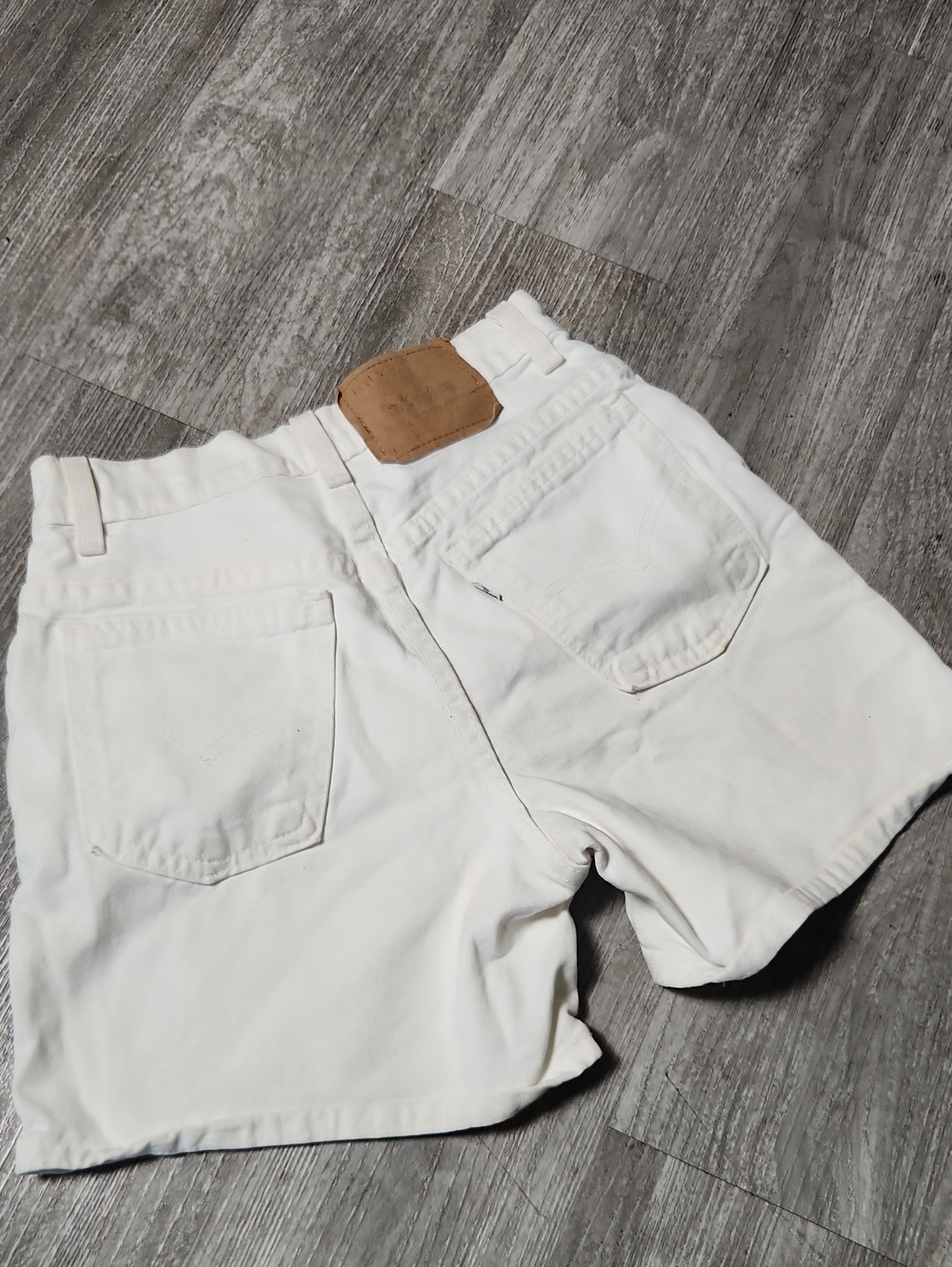 Levi's White High-Rise Denim Shorts - Picture 8 of 10